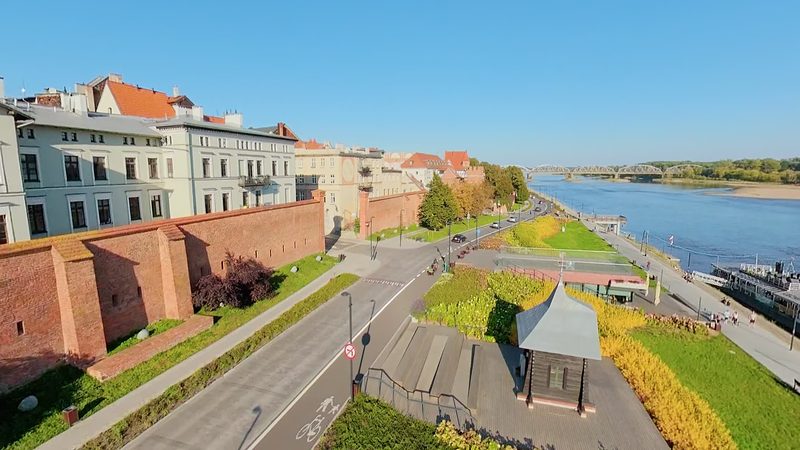 Kadr z filmu 360°: Miasto, które zdobyło zamek — Toruń z lotu ptaka